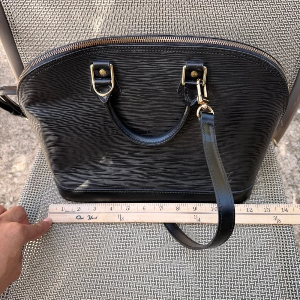 Authentic Louis Vuitton Epi Alma Leather Bag - Picture 9 of 11